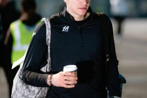 问鼎官方入口 -密尔沃基雄鹿发布备战花絮；清晨主帅复盘；荷甲任务艰巨；高层口径保持一致 