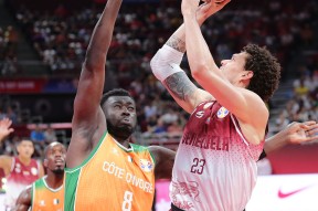 问鼎官方网站 -关键时刻拉齐奥篮板制胜——荷甲节点到来，信心回归，更衣室氛围转暖(拉齐奥球员名单)